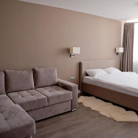 2 Bedroom Apartment Close To Center, Park And Shopping Center Kişinev Dış mekan fotoğraf